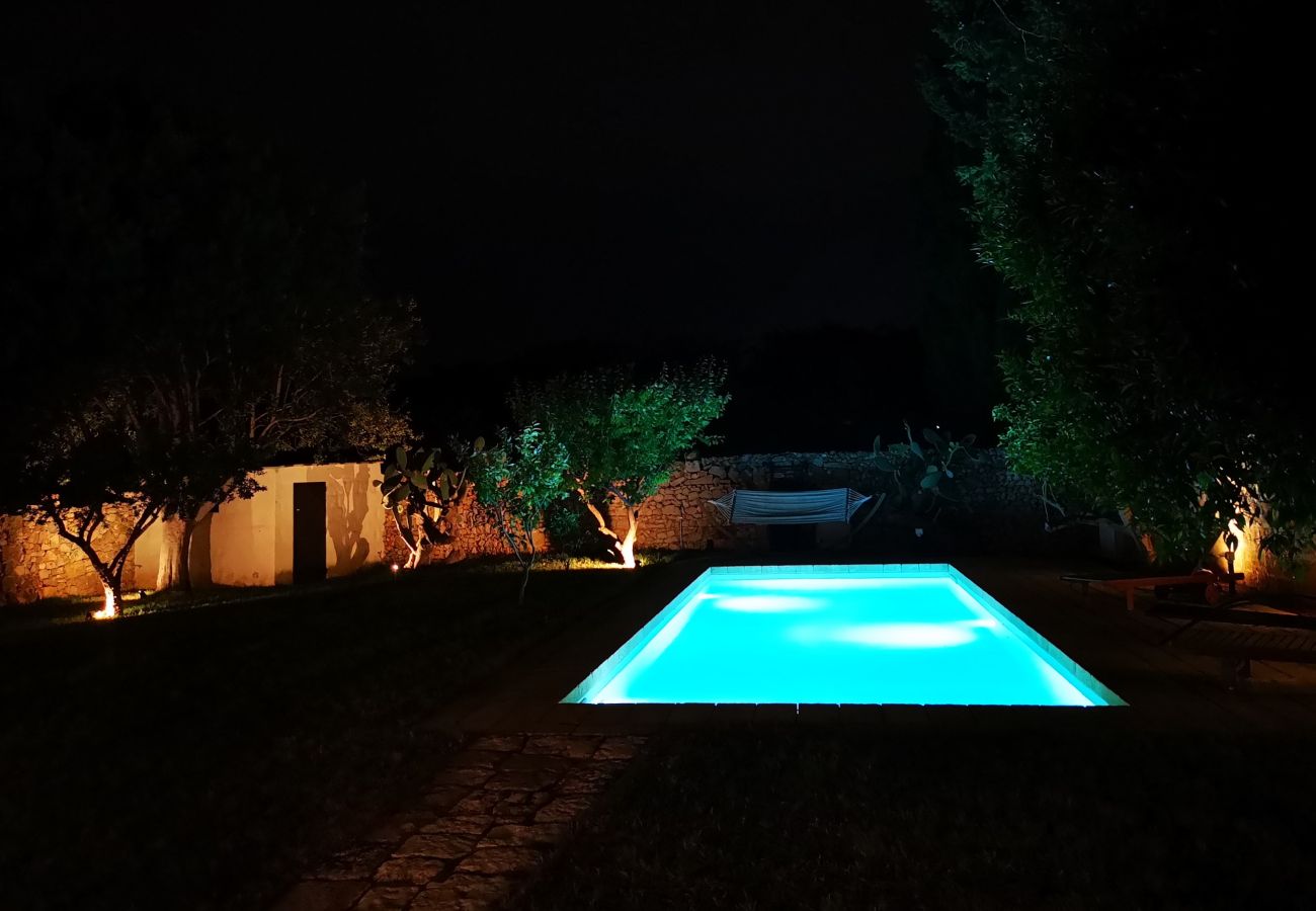 Villa in Castrignano del Capo - 4 km from sea: Town estate with pool