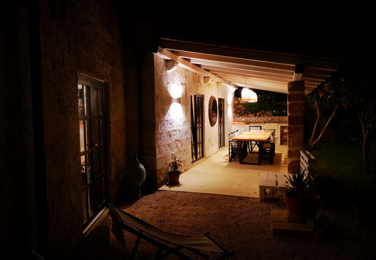Villa in Castrignano del Capo - 4 km from sea: Town estate with pool