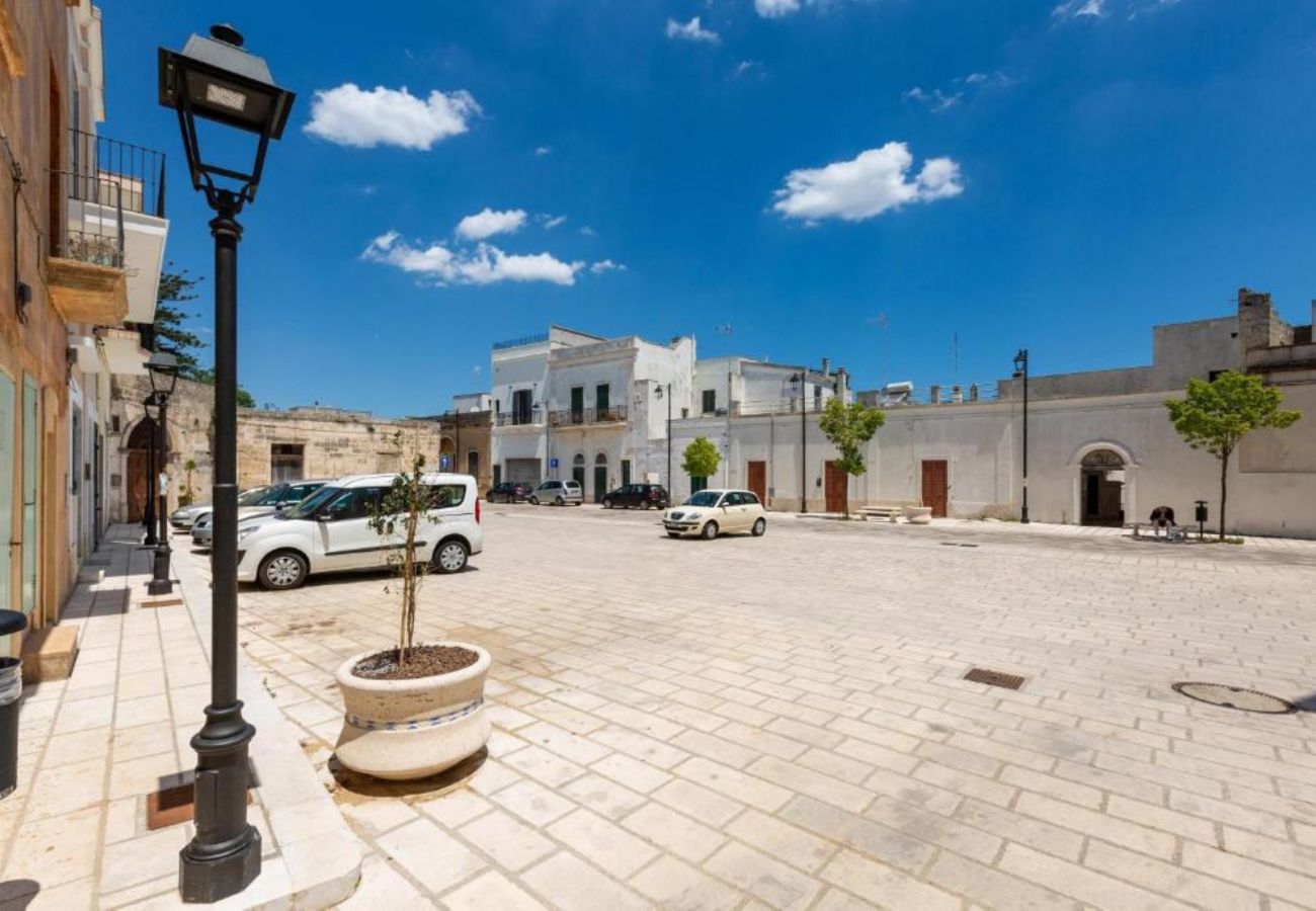 Villa in Castrignano del Capo - 4 km from sea: Town estate with pool
