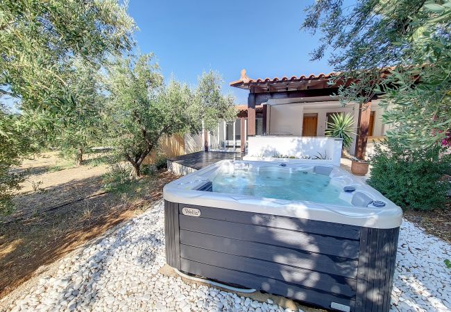 House in Ermioni - Cozy beach house, jacuzzi, close to beach
