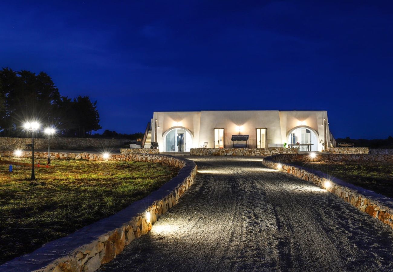Villa in Lido Marini - Large villa (2 apt) with pool & rooftop jacuzzi