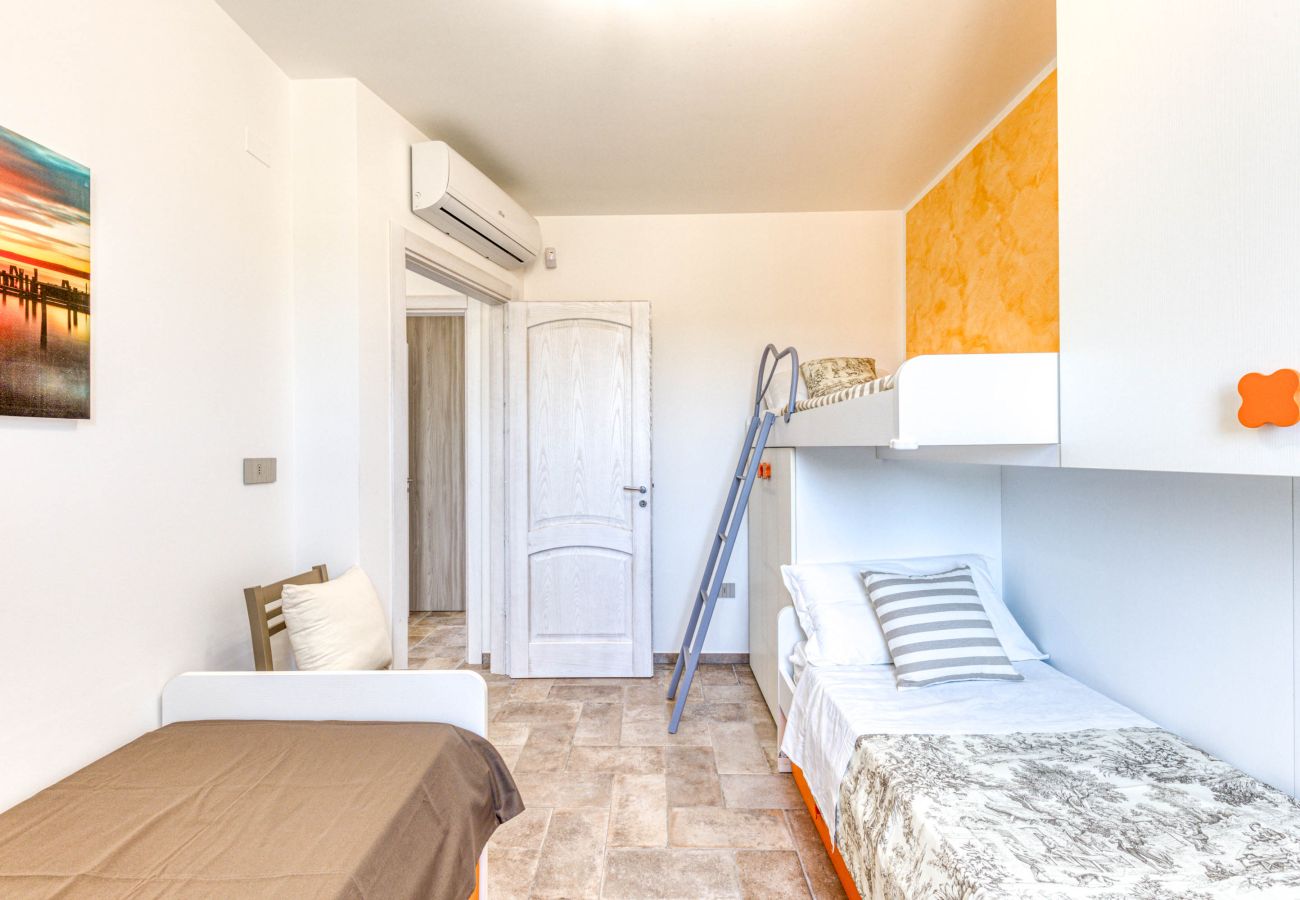 Villa in Lido Marini - Large villa (2 apt) with pool & rooftop jacuzzi