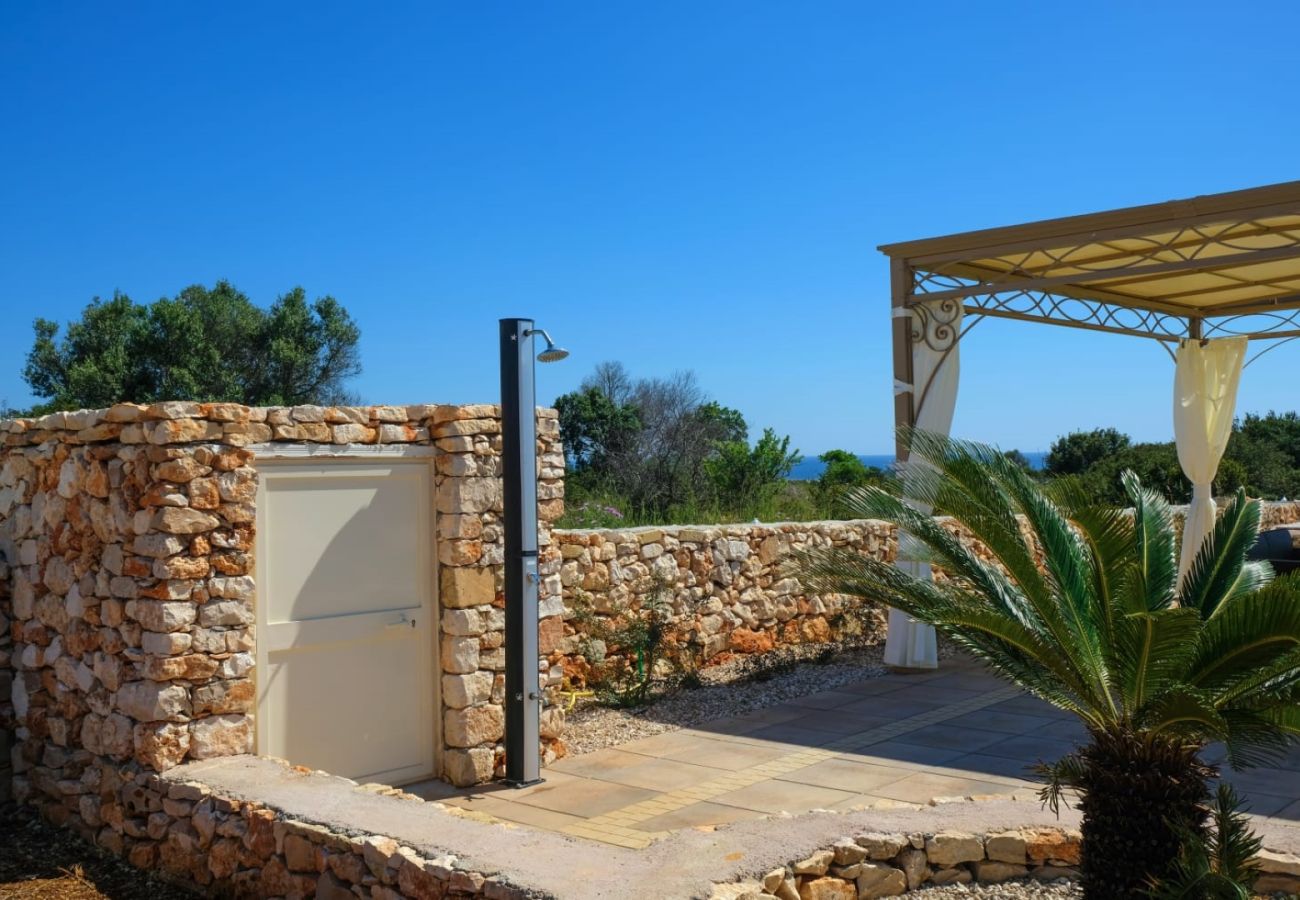 Villa in Lido Marini - Large villa (2 apt) with pool & rooftop jacuzzi