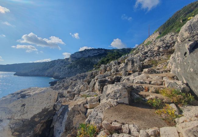 Trullo in Gagliano del Capo - Romantic getaway with jacuzzi & sea access