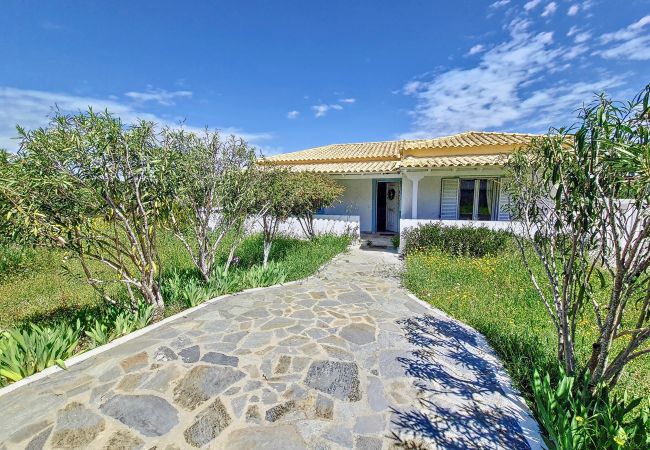 Villa in Porto Heli - Quiet comfy villa, close to beach, vast garden