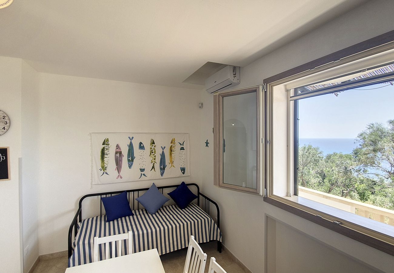 House in Marina di Felloniche - 250m from beach: 2-apt house w/ sea view&garden