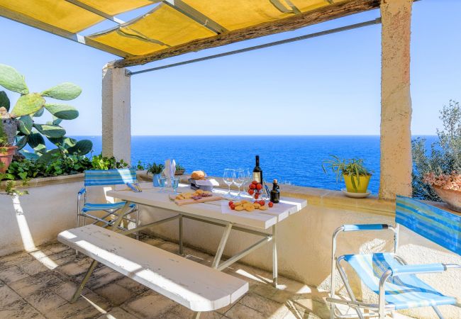 House in Leuca - Stunning cliff house with fantastic sea view (B)