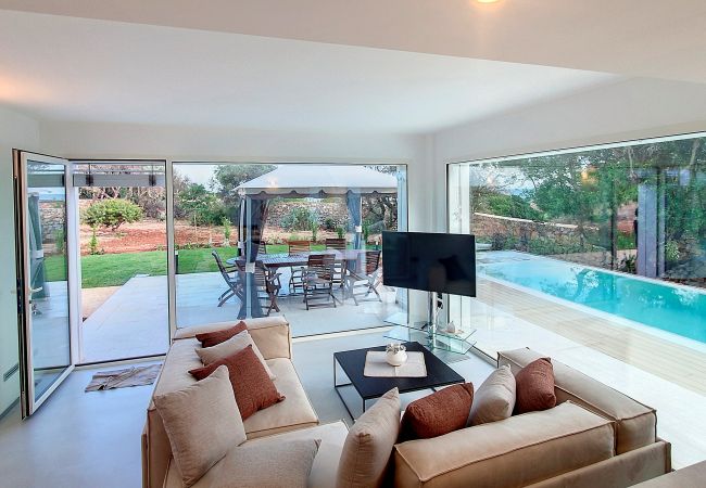 Villa in Marina di Felloniche - A dream: 5*-villa w/ beach access, pool & jacuzzi Villa in Marina di Felloniche - A dream: 5*-villa w/ beach access, pool & jacuzzi