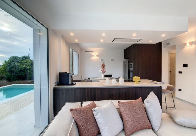 Villa in Marina di Felloniche - A dream: 5*-villa w/ beach access, pool & jacuzzi Villa in Marina di Felloniche - A dream: 5*-villa w/ beach access, pool & jacuzzi