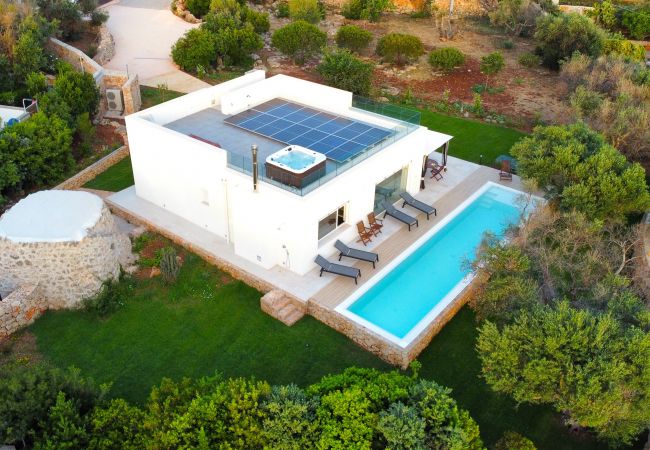 Villa in Marina di Felloniche - A dream: 5*-villa w/ beach access, pool & jacuzzi Villa in Marina di Felloniche - A dream: 5*-villa w/ beach access, pool & jacuzzi