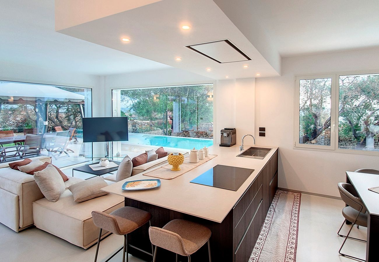 Villa in Marina di Felloniche - A dream: 5*-villa w/ beach access, pool & jacuzzi