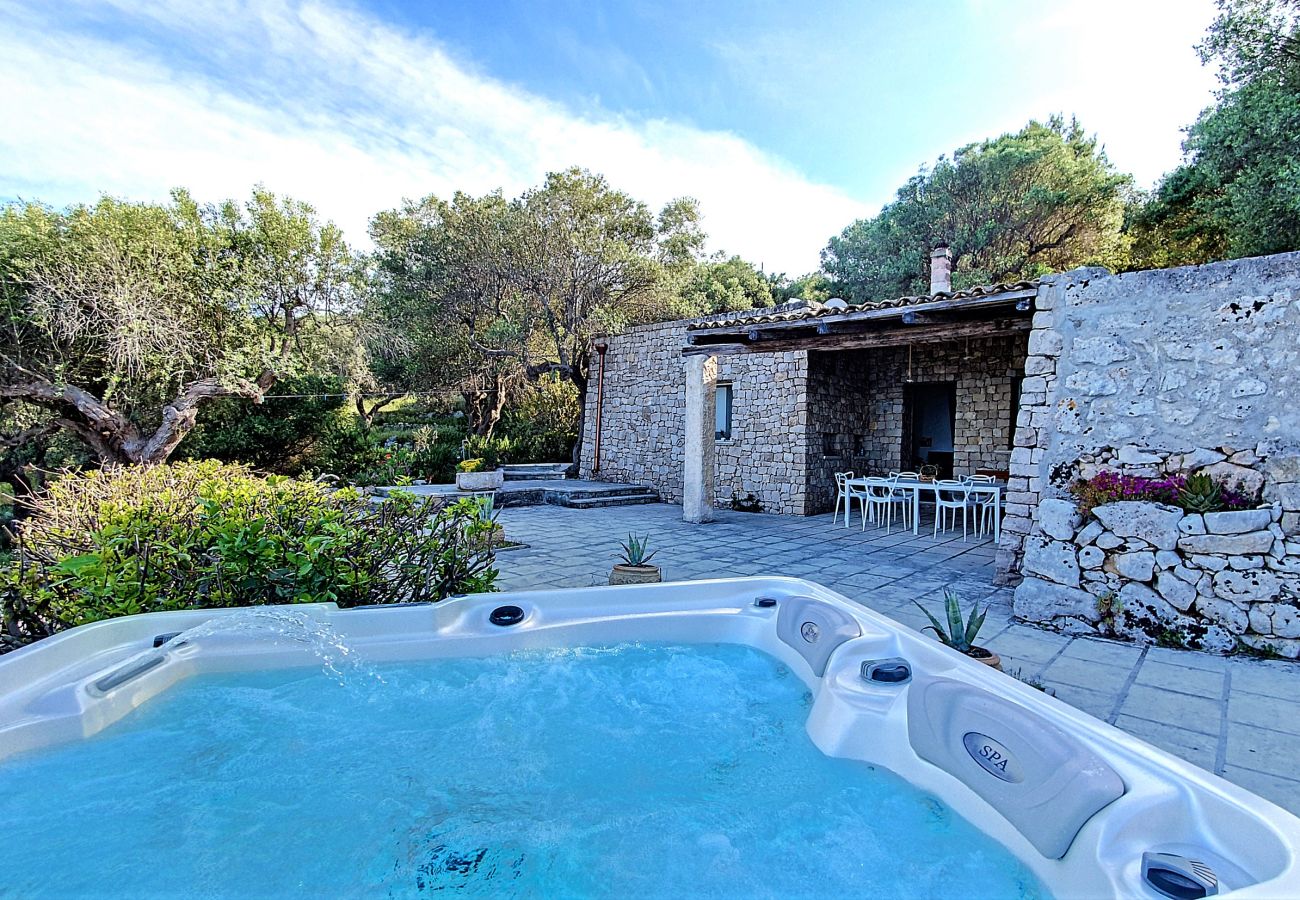 House in Corsano - Sea access & hot outdoor whirlpool at stone villa