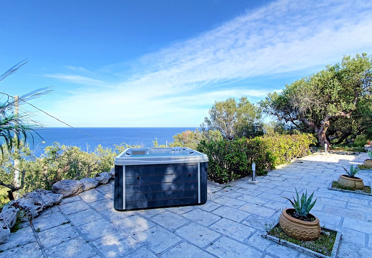 House in Corsano - Sea access & hot outdoor whirlpool at stone villa