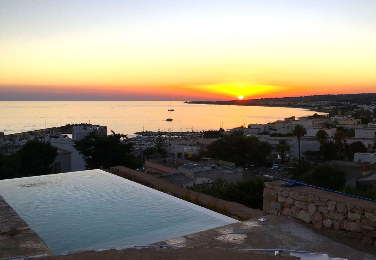 Villa in Torre Vado - Sunset view, infinity pool, little stone house
