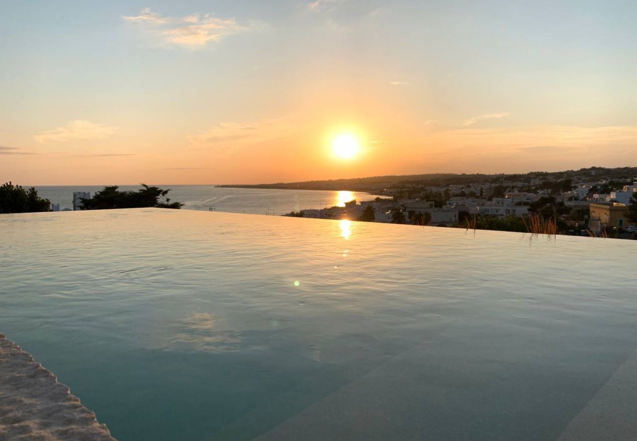 Villa in Torre Vado - Sunset view, infinity pool, little stone house