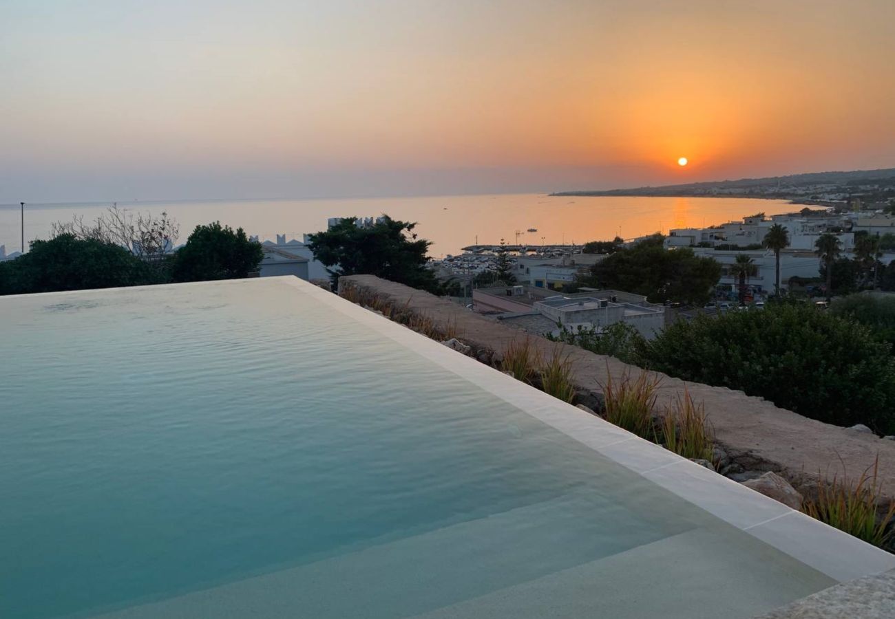 Villa in Torre Vado - Sunset view, infinity pool, little stone house