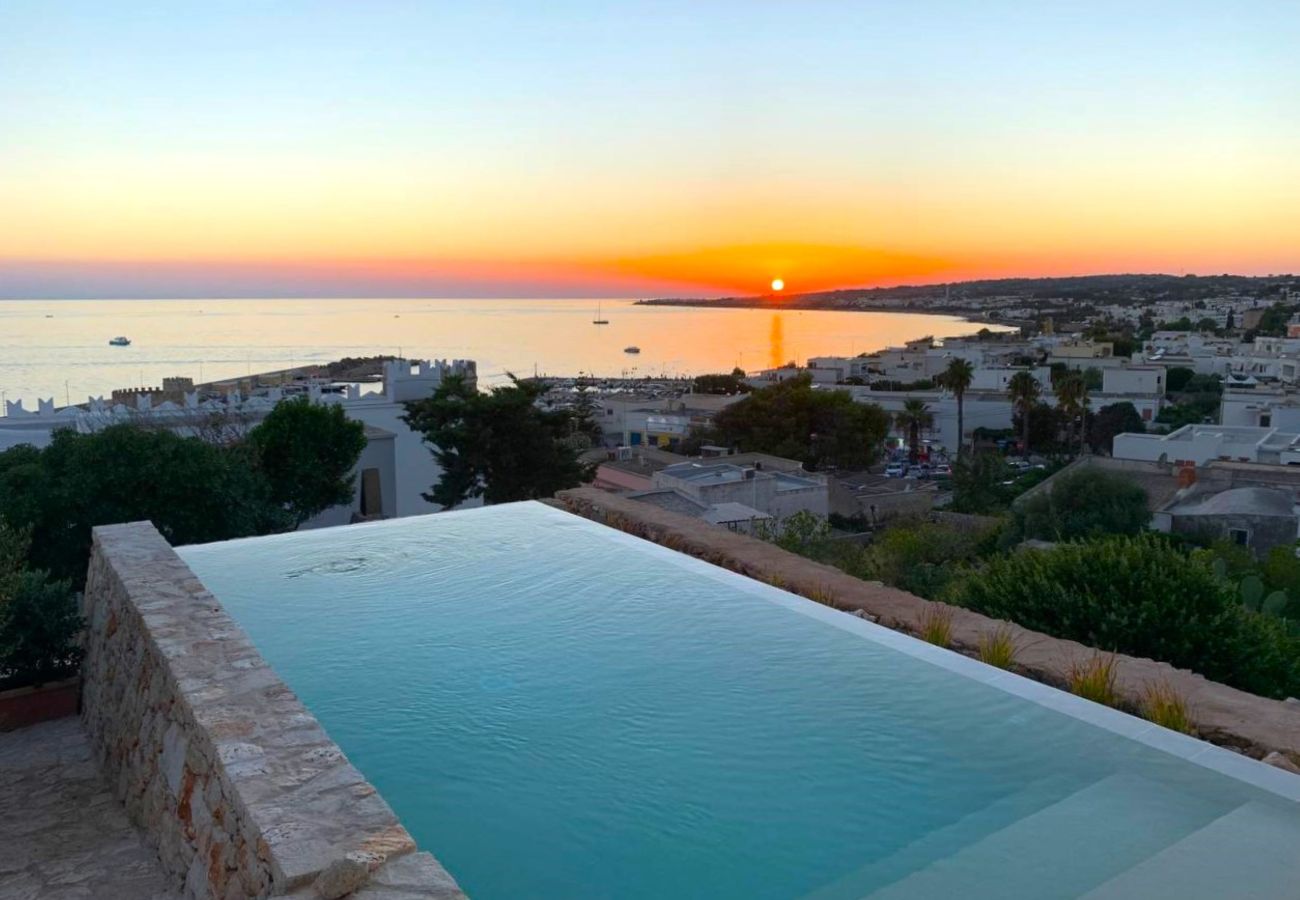 Villa in Torre Vado - Sunset view, infinity pool, little stone house