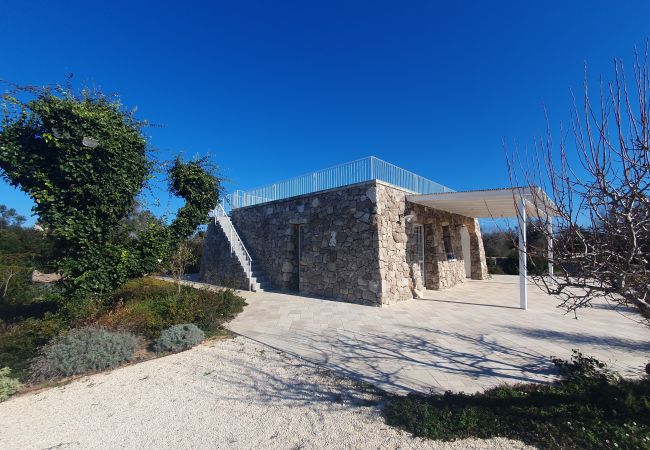 Villa in Pescoluse - Modern stone villa with pool and sea view