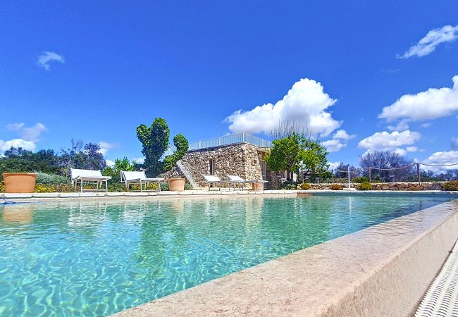 Villa in Pescoluse - Modern stone villa with pool and sea view