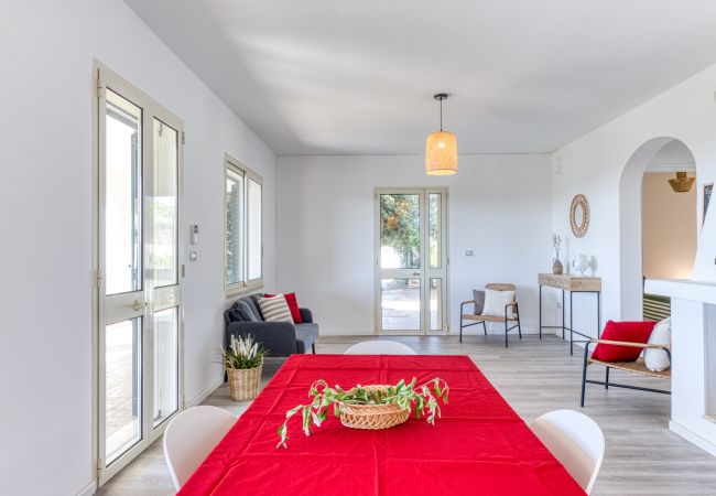 Villa in Pescoluse - Quiet country house with sea view and garden Villa in Pescoluse - Quiet country house with sea view and garden