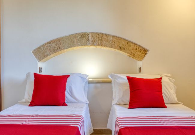Villa in Salve - Villa with pool, 2km from the sandy beaches Villa in Salve - Villa with pool, 2km from the sandy beaches