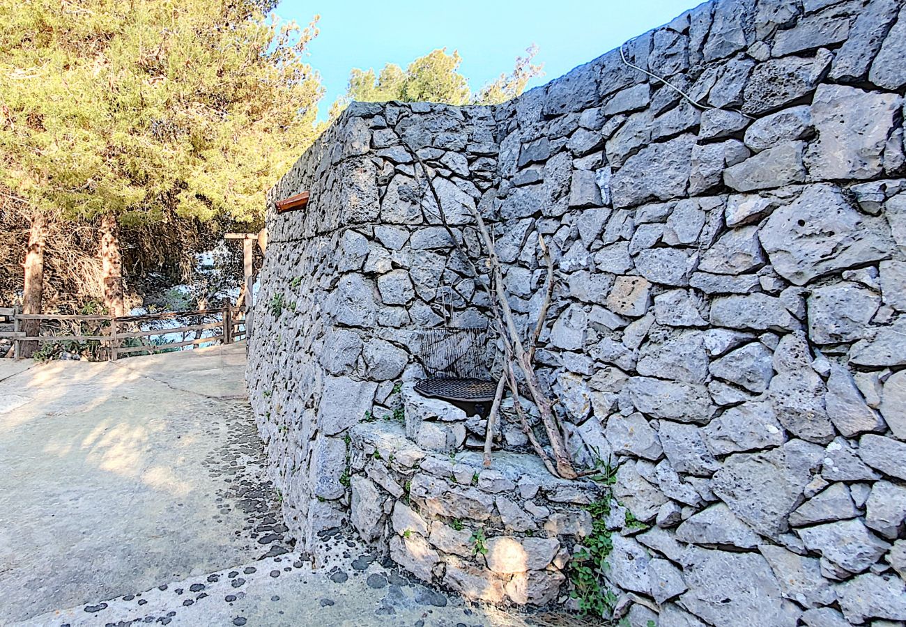 Trullo in Castro - Charming stone trullo with sea access (house F)