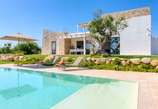 Villa in Leuca - Fabulous modern villa on 3 levels, pool & sea view