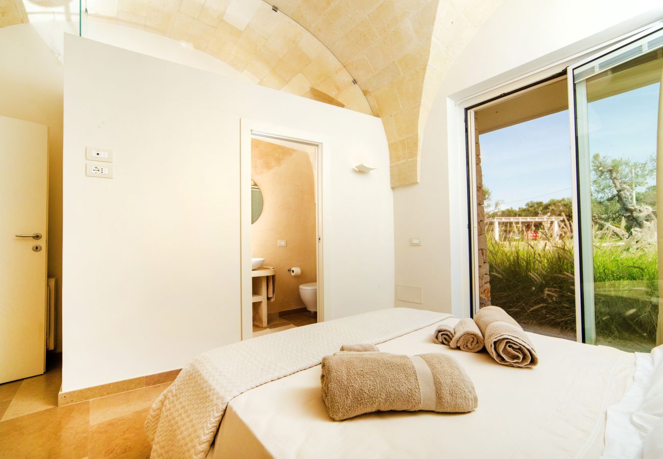 Villa in Leuca - Modern 2-unit villa with heated pool and seaview