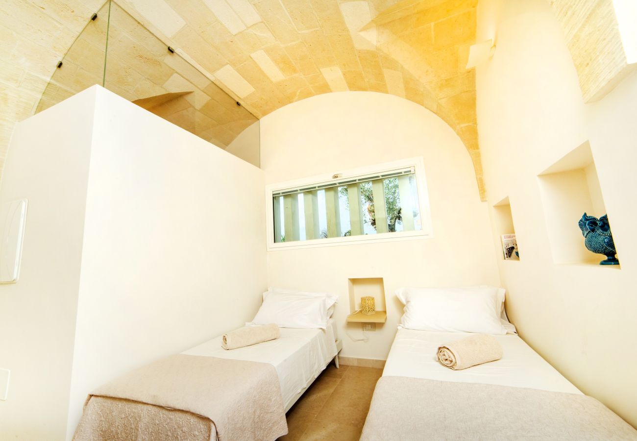 Villa in Leuca - Modern 2-unit villa with heated pool and seaview