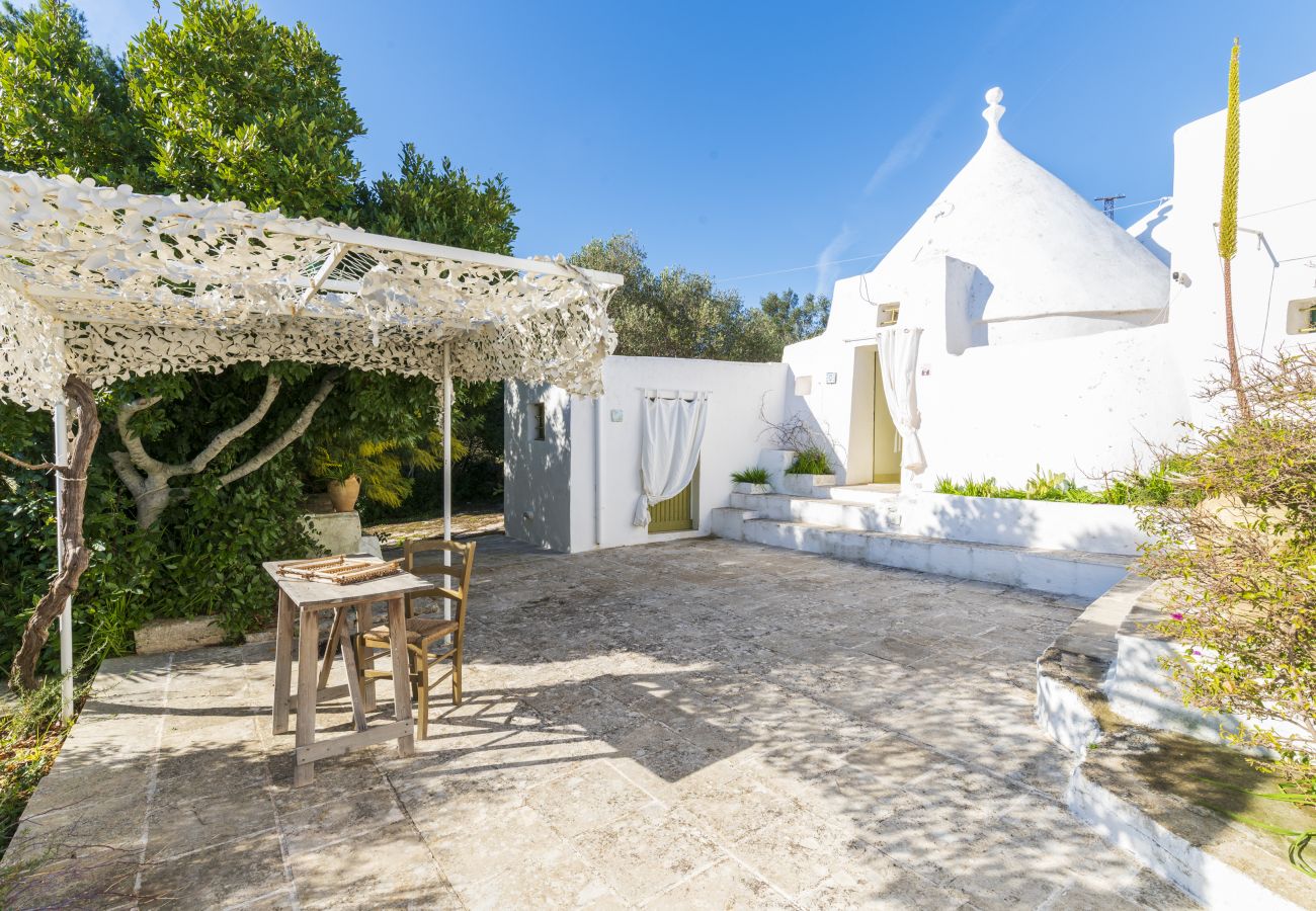 Trullo in Ostuni - Intimate trullo with little pool and garden