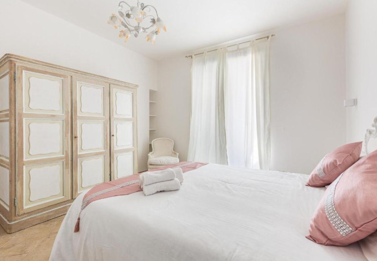 Villa in Torre Vado - Whole 3-unit estate, pool, garden, sea view