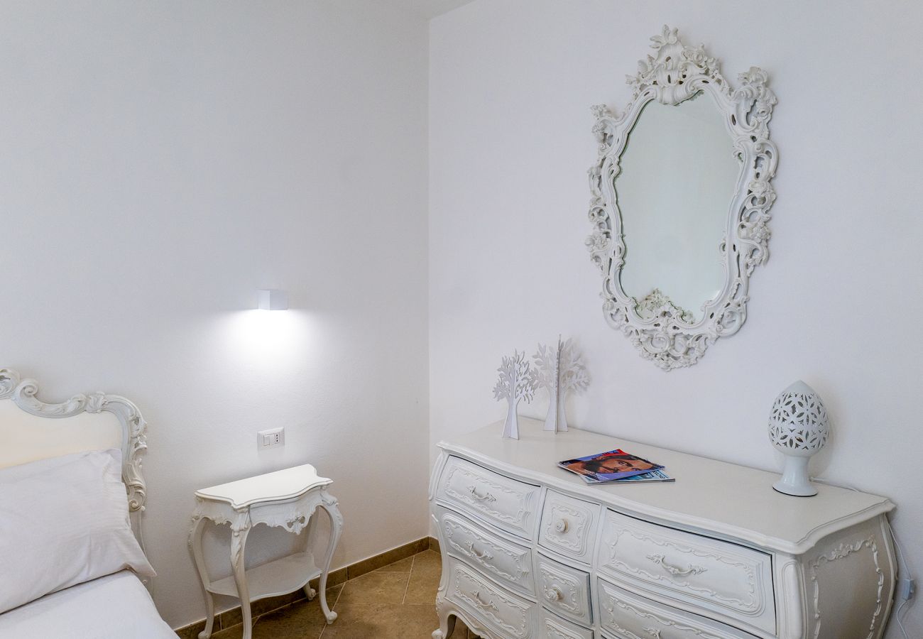 Villa in Torre Vado - Whole 3-unit estate, pool, garden, sea view