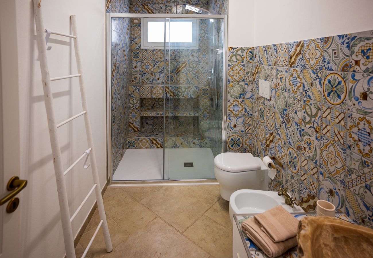 Villa in Torre Vado - Whole 3-unit estate, pool, garden, sea view