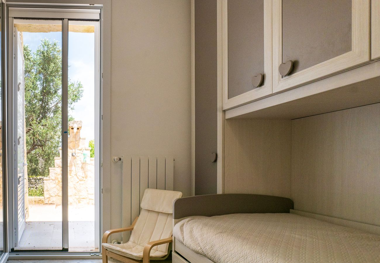 Villa in Torre Vado - Whole 3-unit estate, pool, garden, sea view