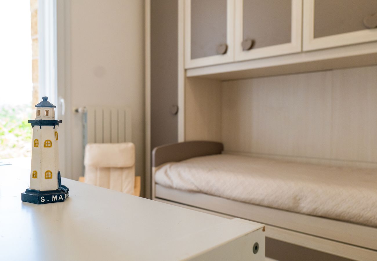 Villa in Torre Vado - Whole 3-unit estate, pool, garden, sea view