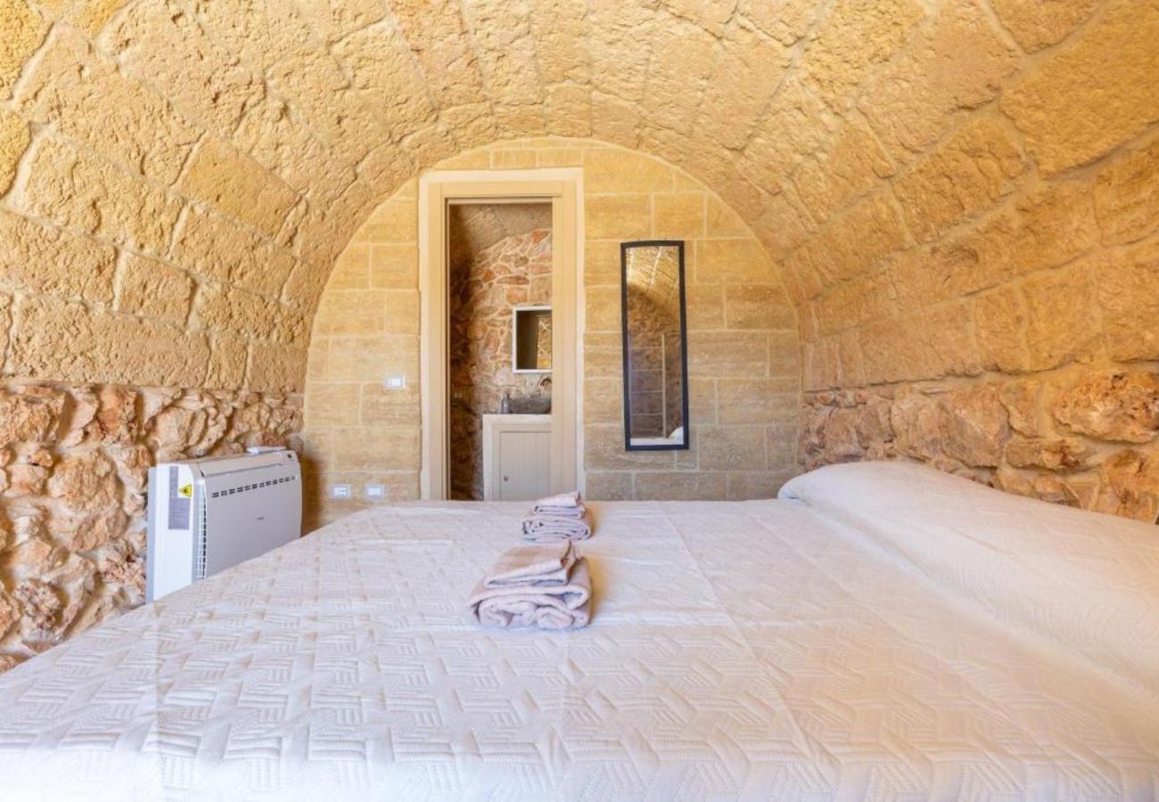 Villa in Torre Vado - Whole 3-unit estate, pool, garden, sea view