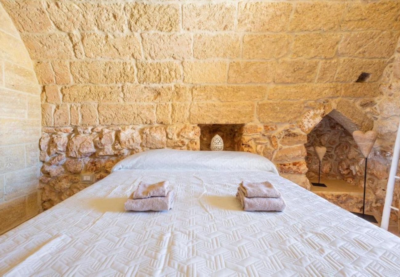 Villa in Torre Vado - Whole 3-unit estate, pool, garden, sea view