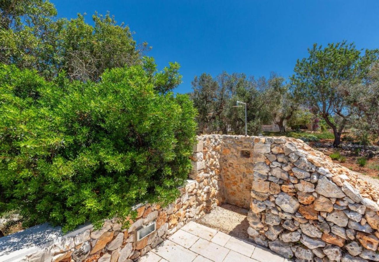 Villa in Torre Vado - Whole 3-unit estate, pool, garden, sea view