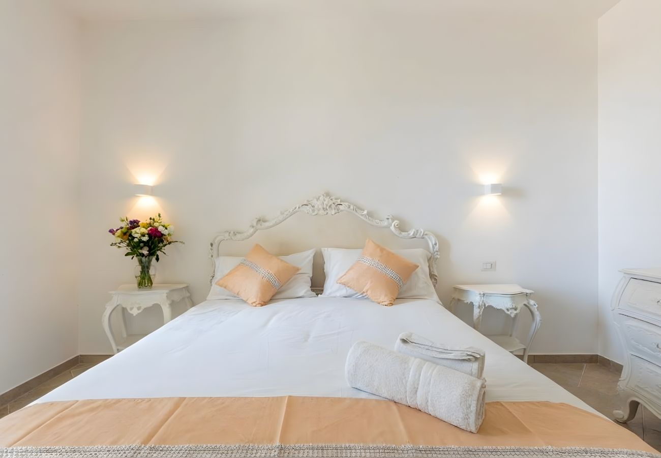 Villa in Torre Vado - Whole 3-unit estate, pool, garden, sea view