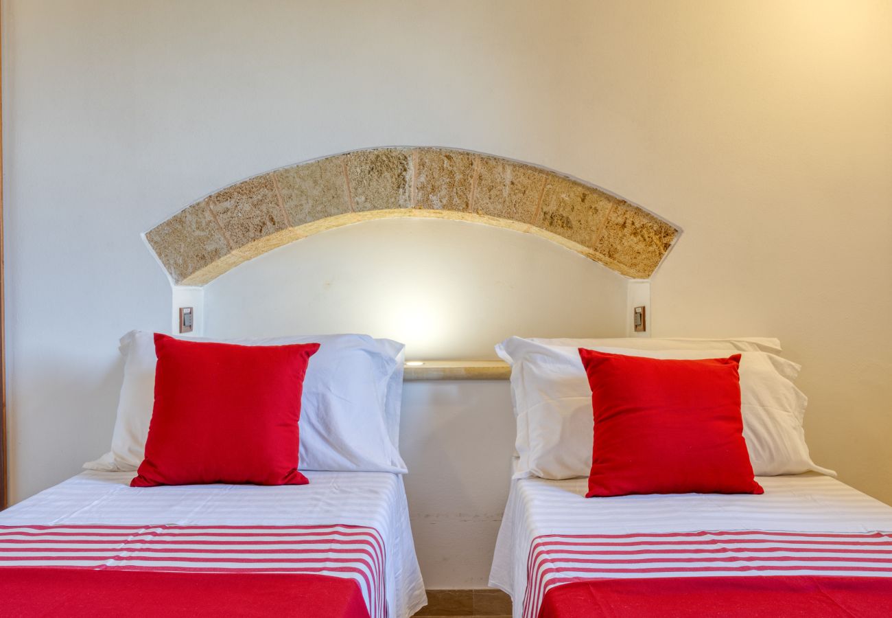 Villa in Torre Pali - Villa with pool, 2km from sandy beaches