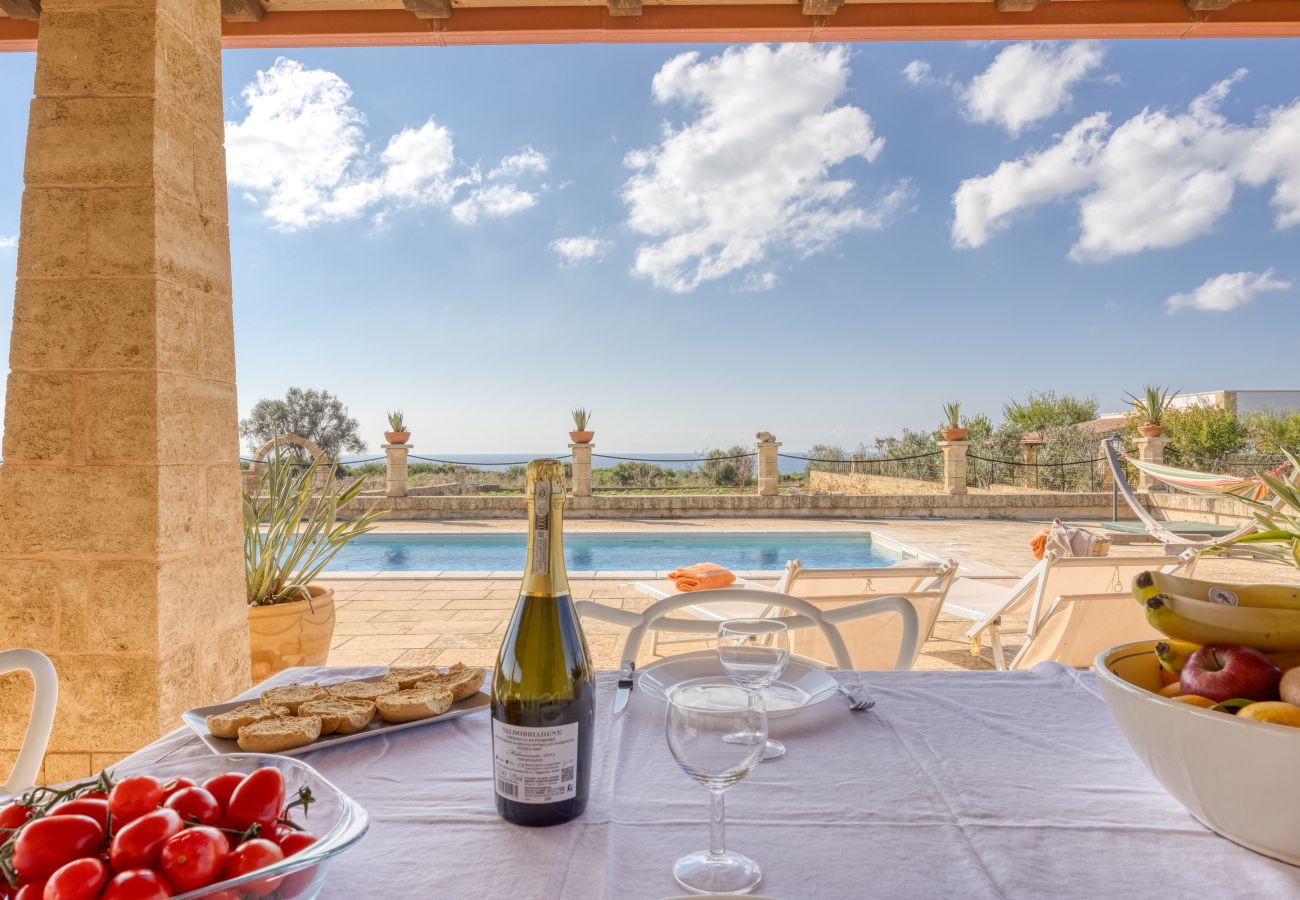 Villa in Torre Pali - Villa with pool, 2km from sandy beaches