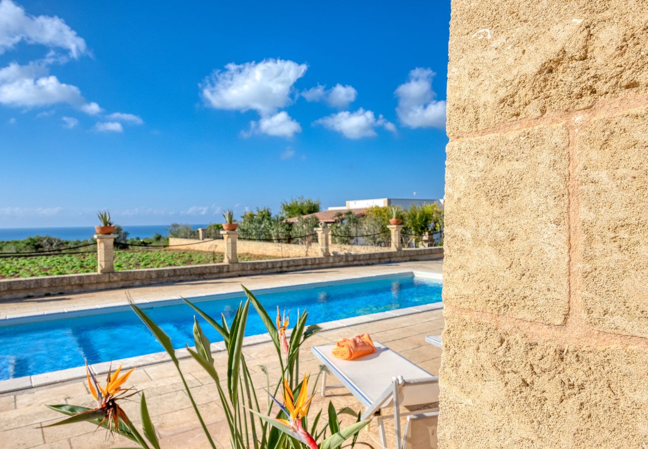 Villa in Torre Pali - Villa with pool, 2km from sandy beaches