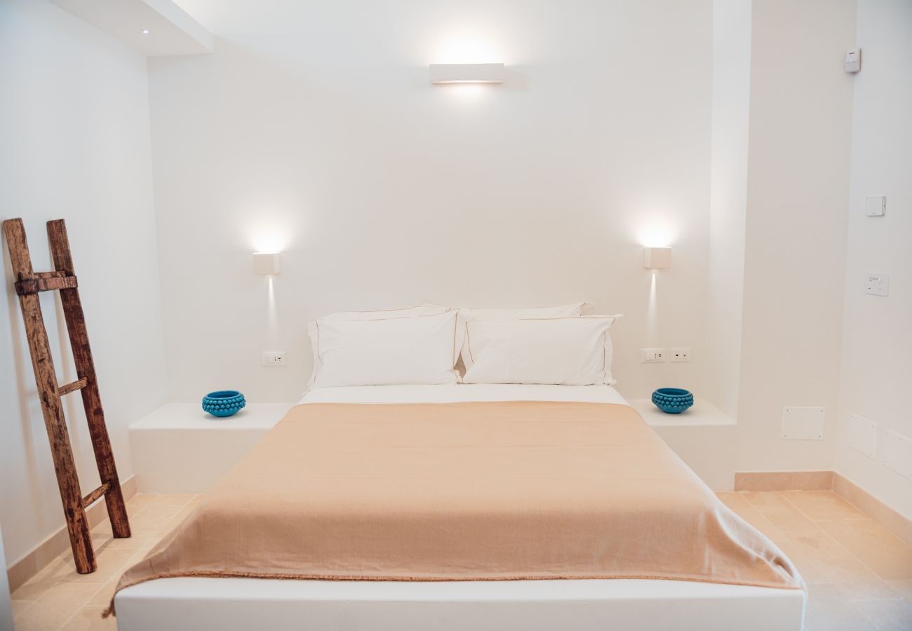 Villa in San Cassiano - Stunning superior mansion w/ pool in ancient town