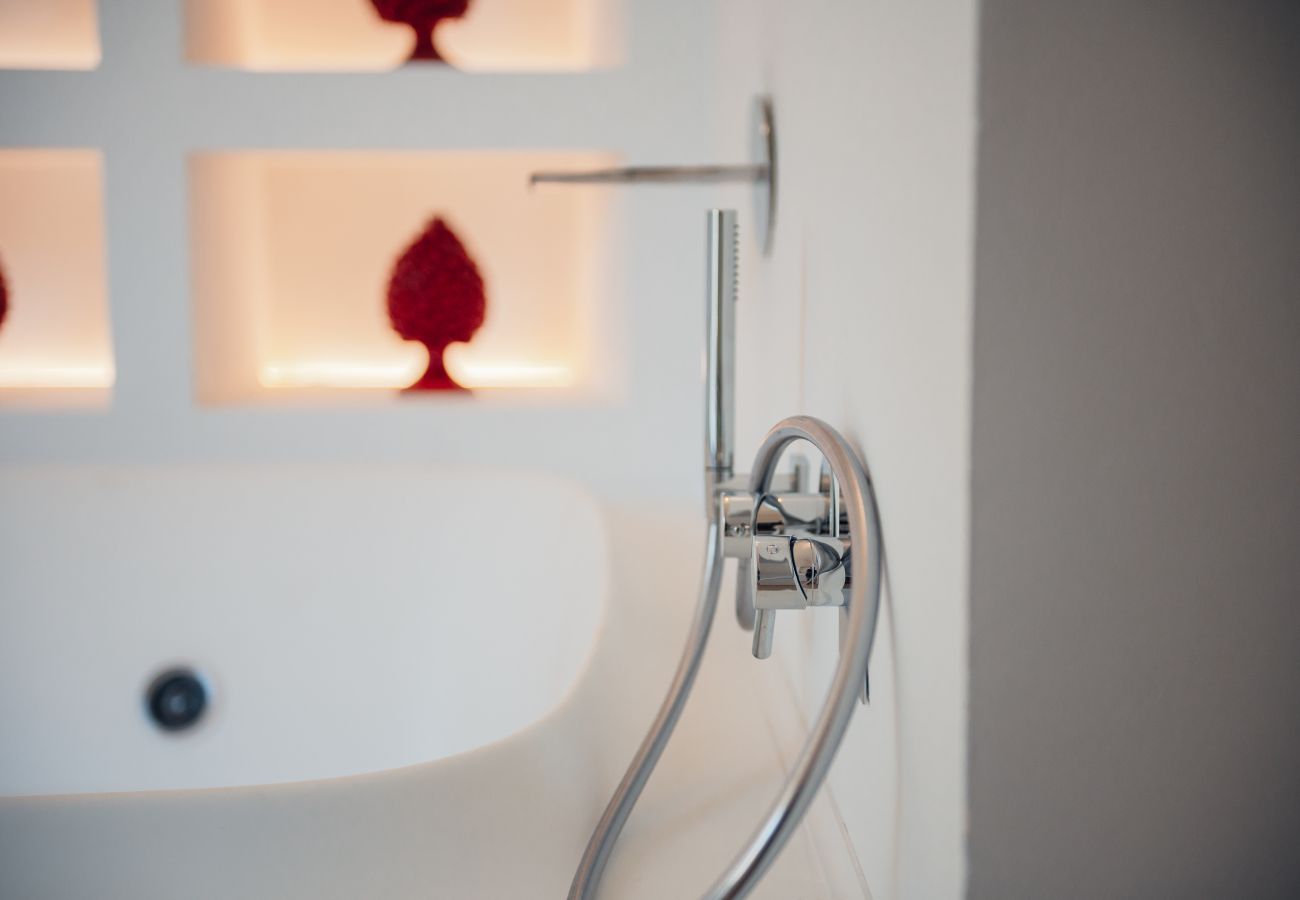 Villa in San Cassiano - Stunning superior mansion w/ pool in ancient town