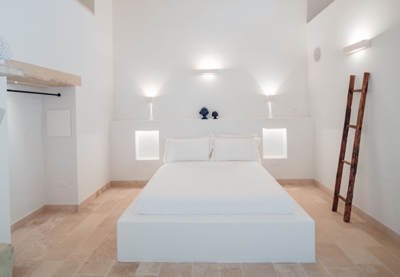 Villa in San Cassiano - Stunning superior mansion w/ pool in ancient town