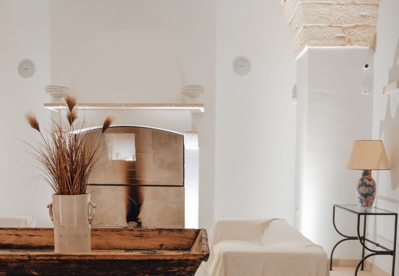 Villa in San Cassiano - Stunning superior mansion w/ pool in ancient town