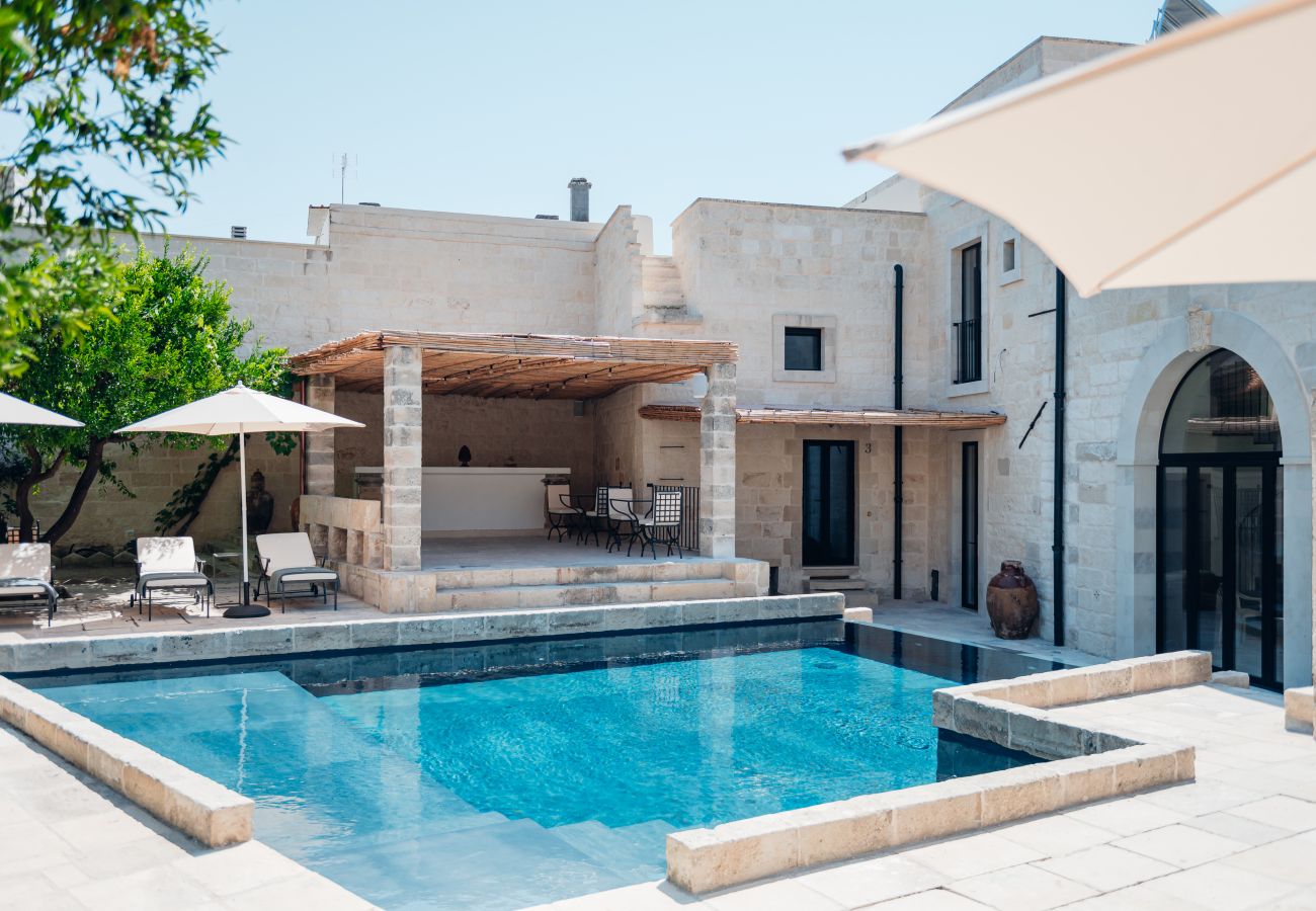 Villa in San Cassiano - Stunning superior mansion w/ pool in ancient town