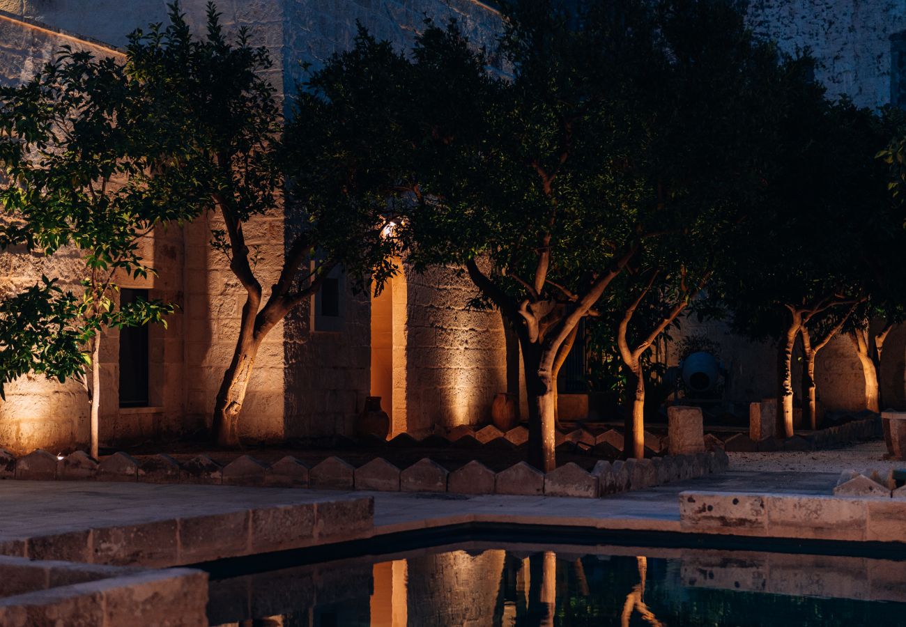 Villa in San Cassiano - Stunning superior mansion w/ pool in ancient town