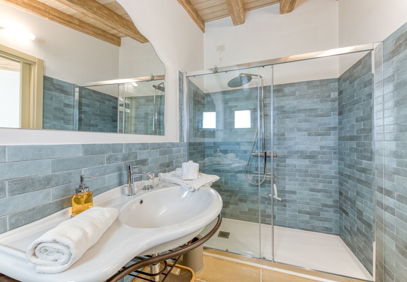 Villa in Ugento - Quiet countryside mansion with large pool & garden