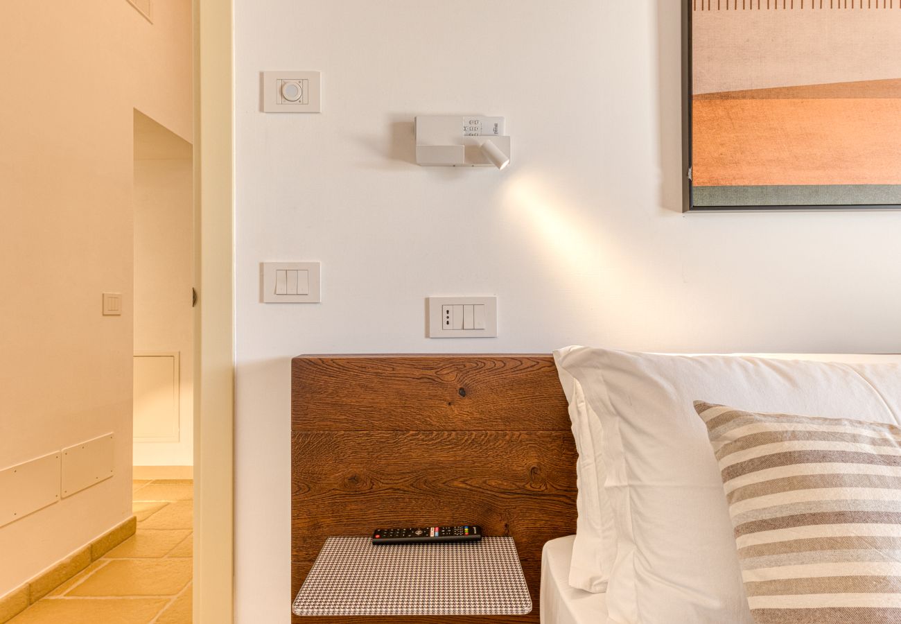 Villa in Ugento - Quiet countryside mansion with large pool & garden